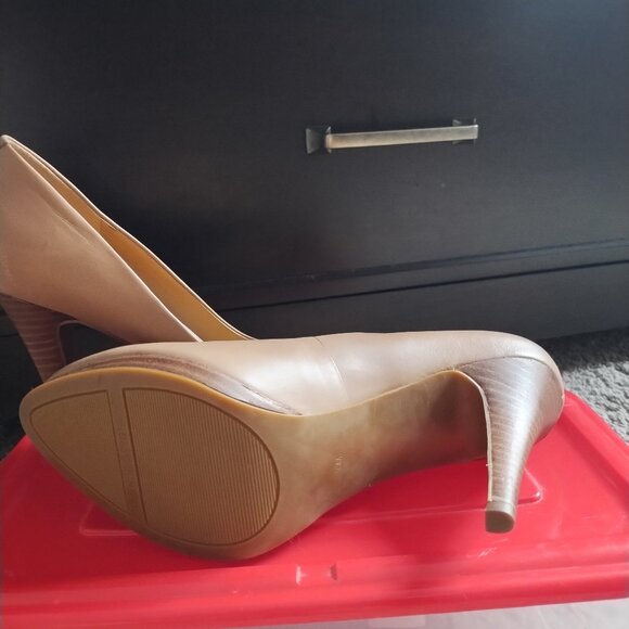 Nine West Rocha Platform Pumps - Picture 3 of 3